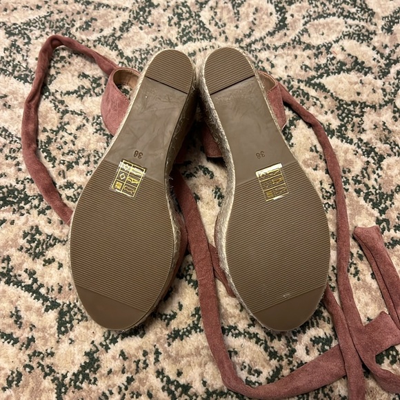 Dynamite Wedges - Picture 4 of 4